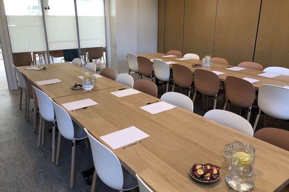 غرفة الاجتماعات