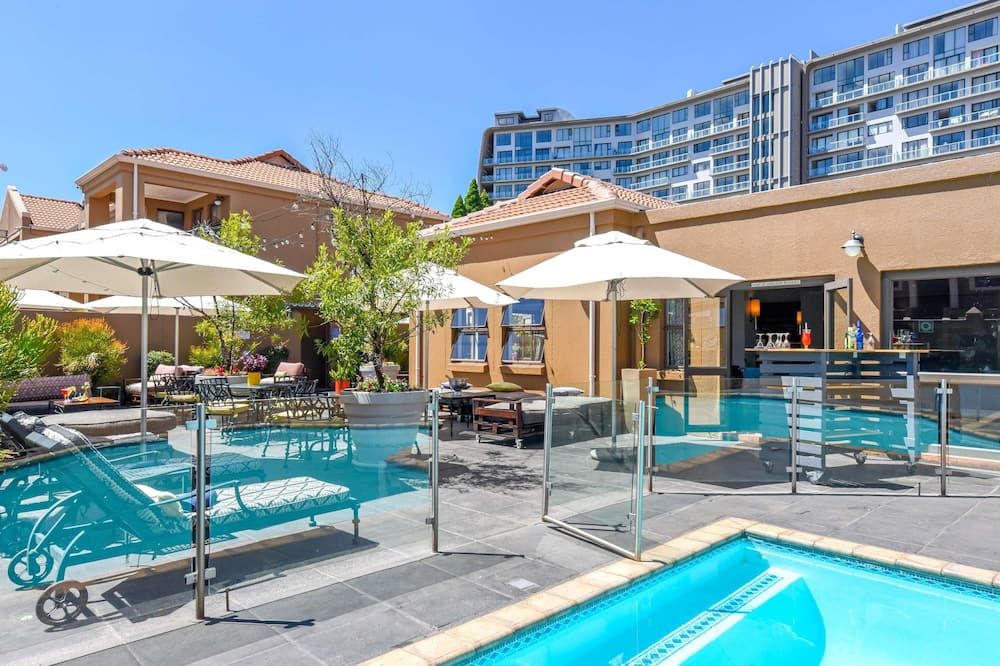 حوض السباحة صورة