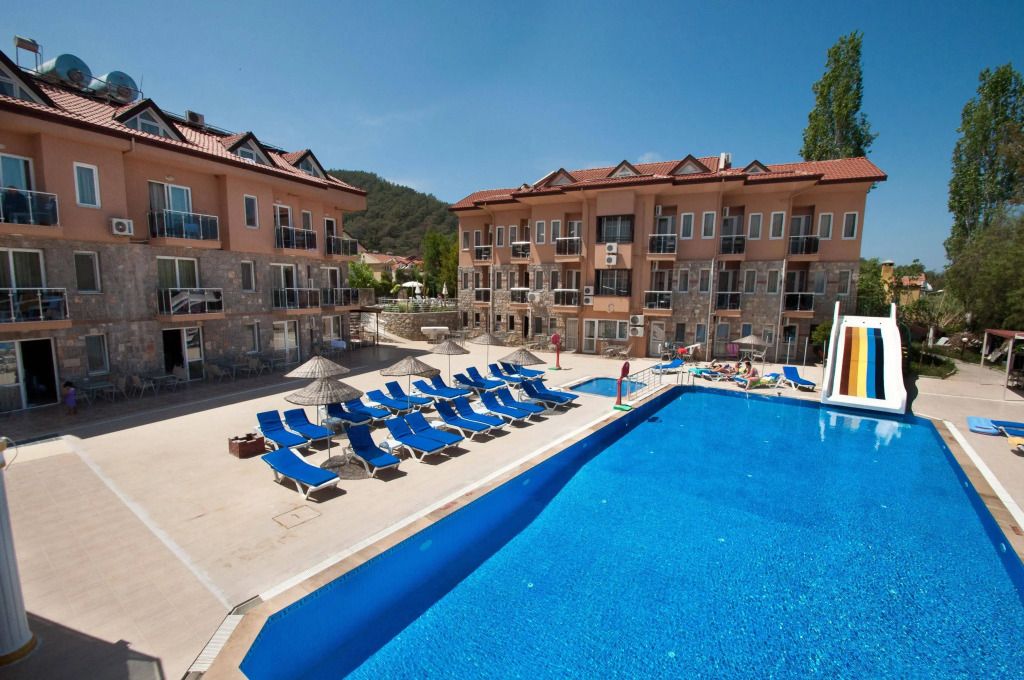 حوض السباحة صورة