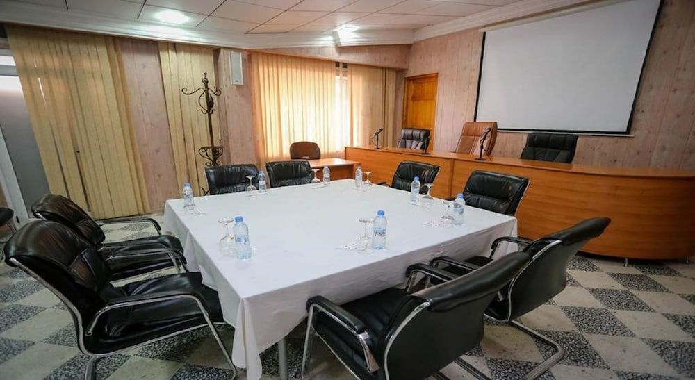 غرفة الاجتماعات