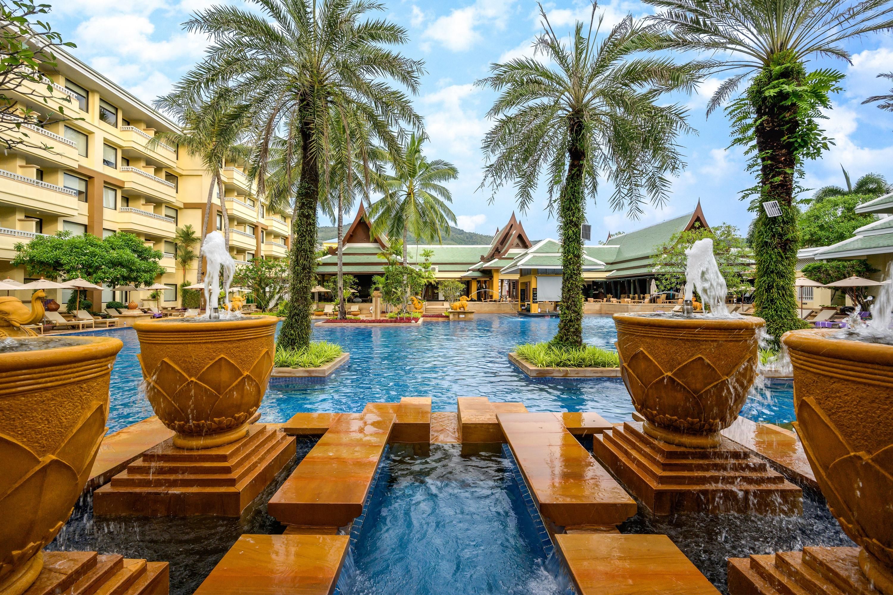 حوض السباحة