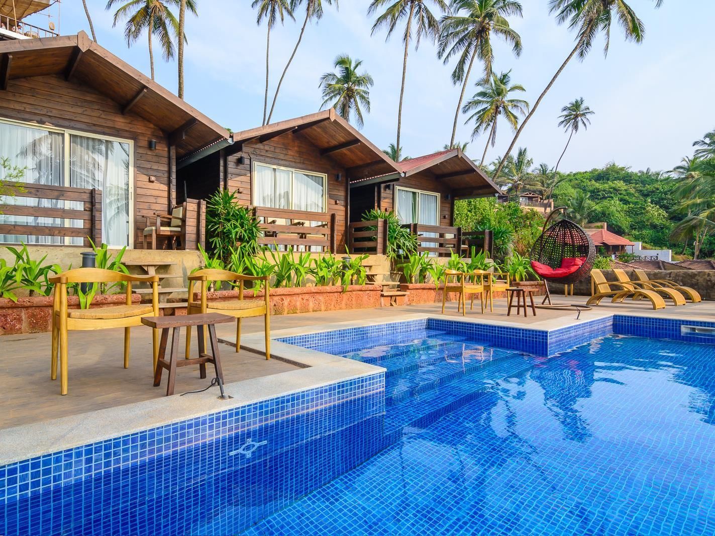 حوض السباحة