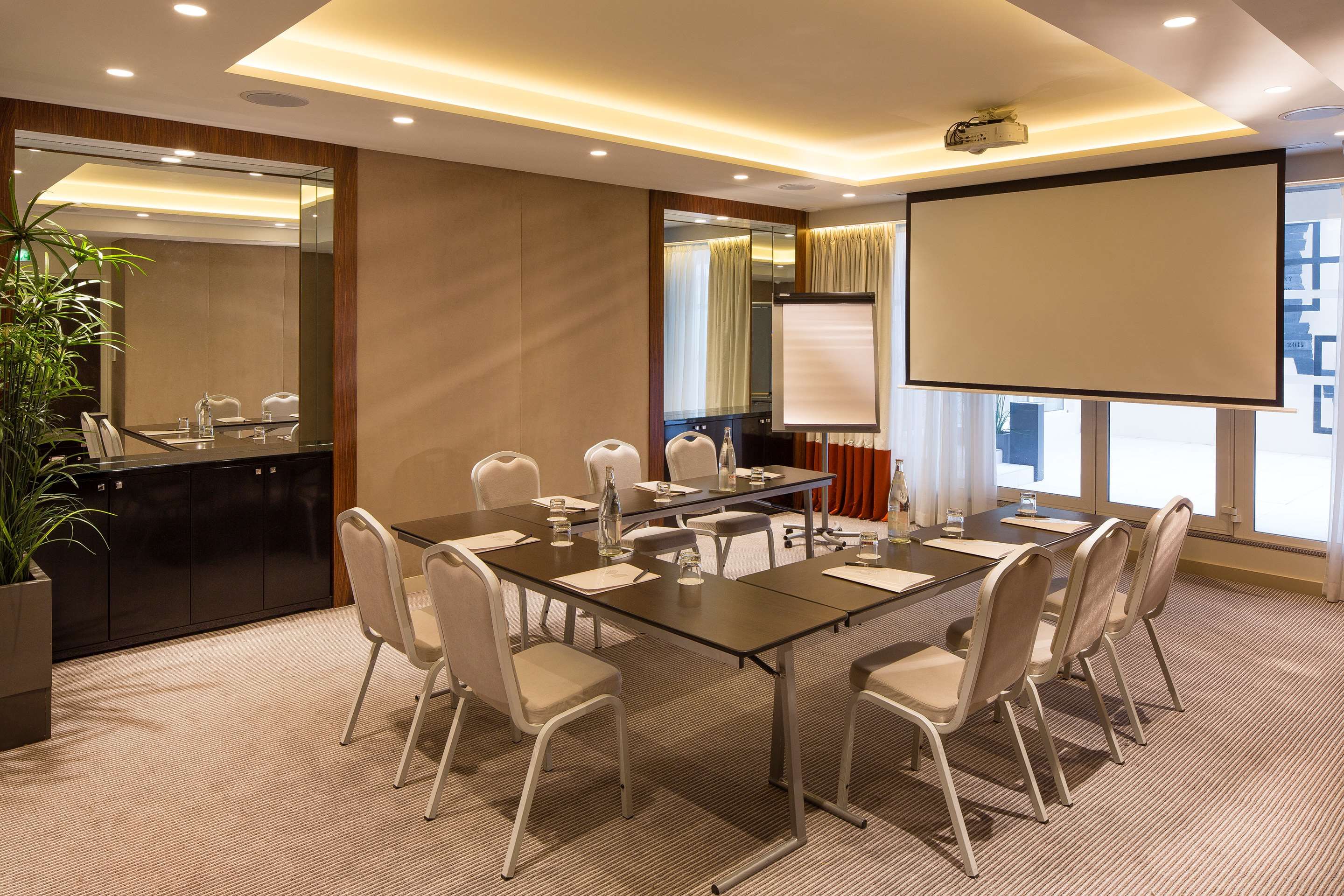 غرفة الاجتماعات