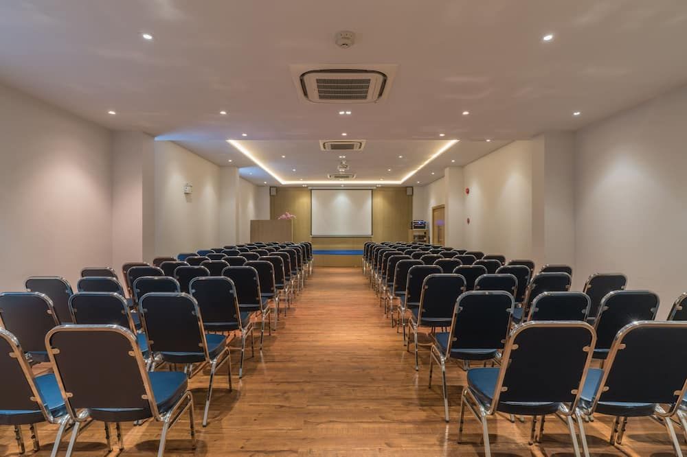 غرفة الاجتماعات