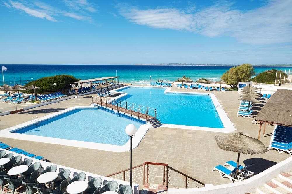 حوض السباحة