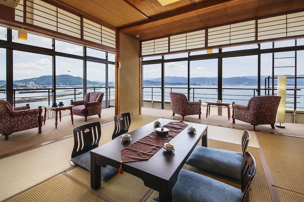 غرفة طعام صورة