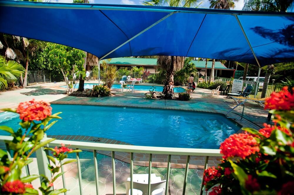 حوض السباحة صورة