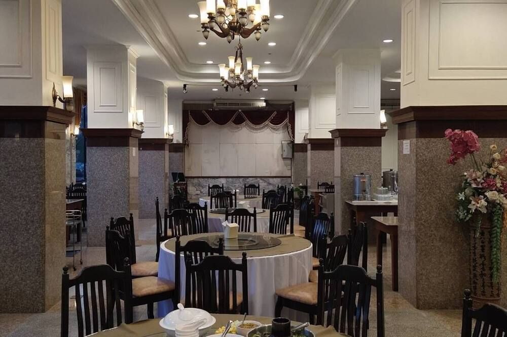مطعم