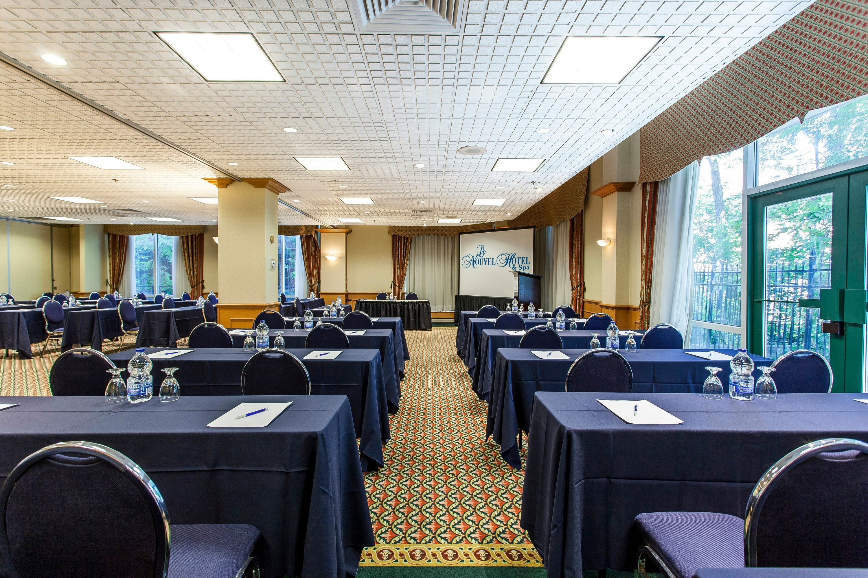 غرفة الاجتماعات