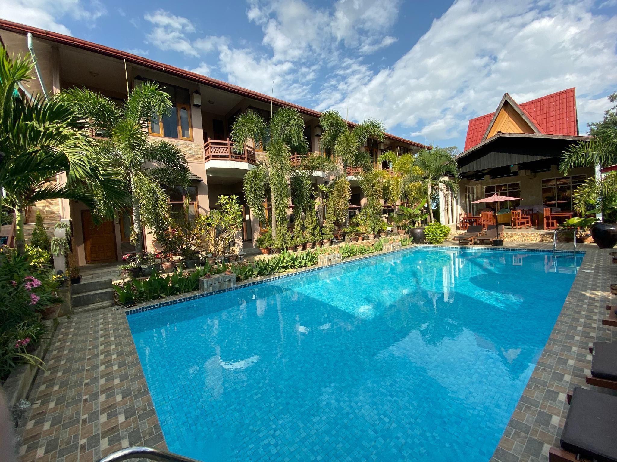 حوض السباحة صورة