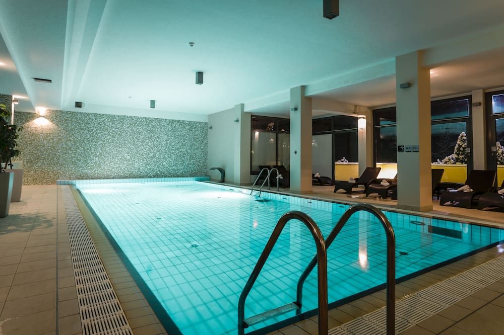 حوض السباحة صورة