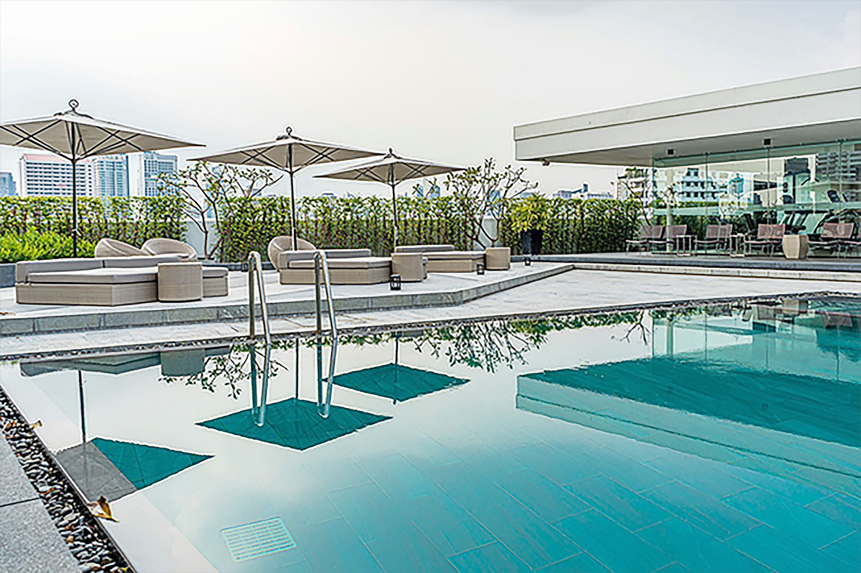 حوض السباحة