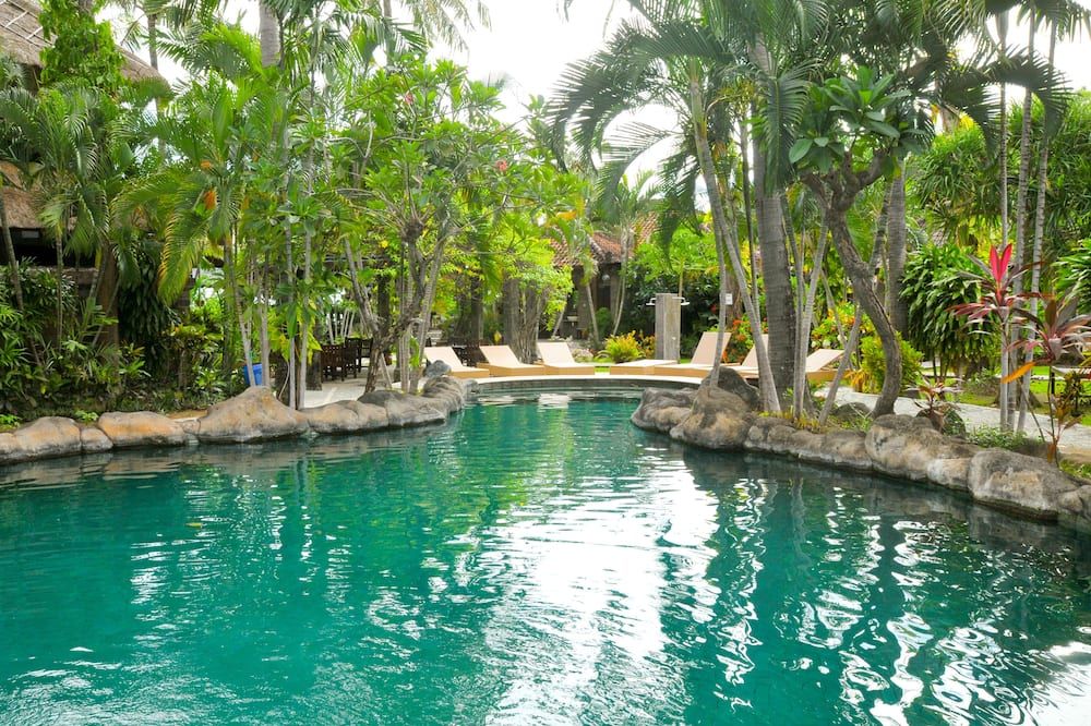 حوض السباحة صورة