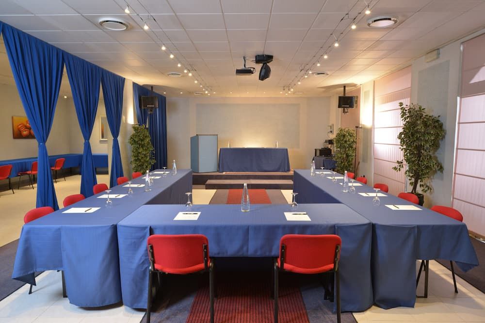 غرفة الاجتماعات