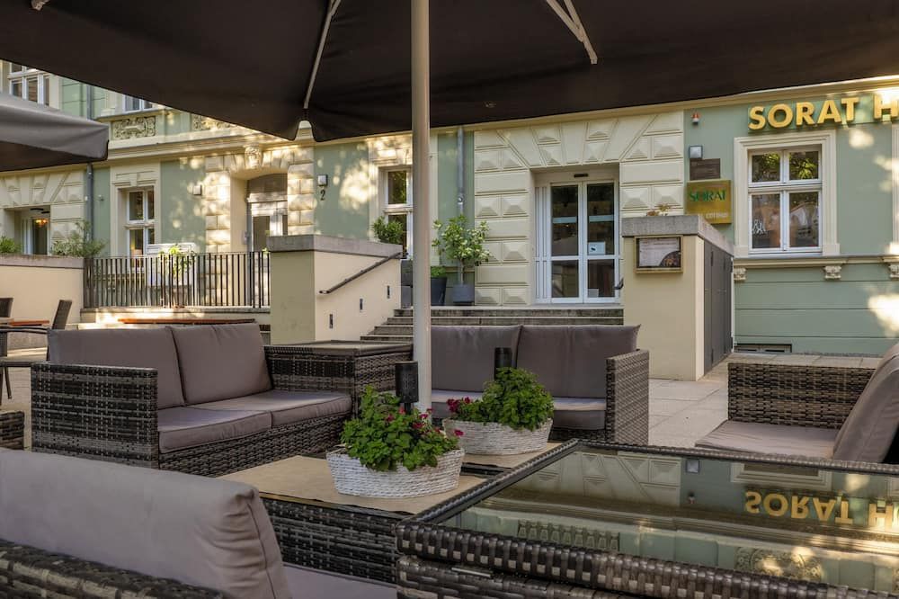 شرفة مرصوفة