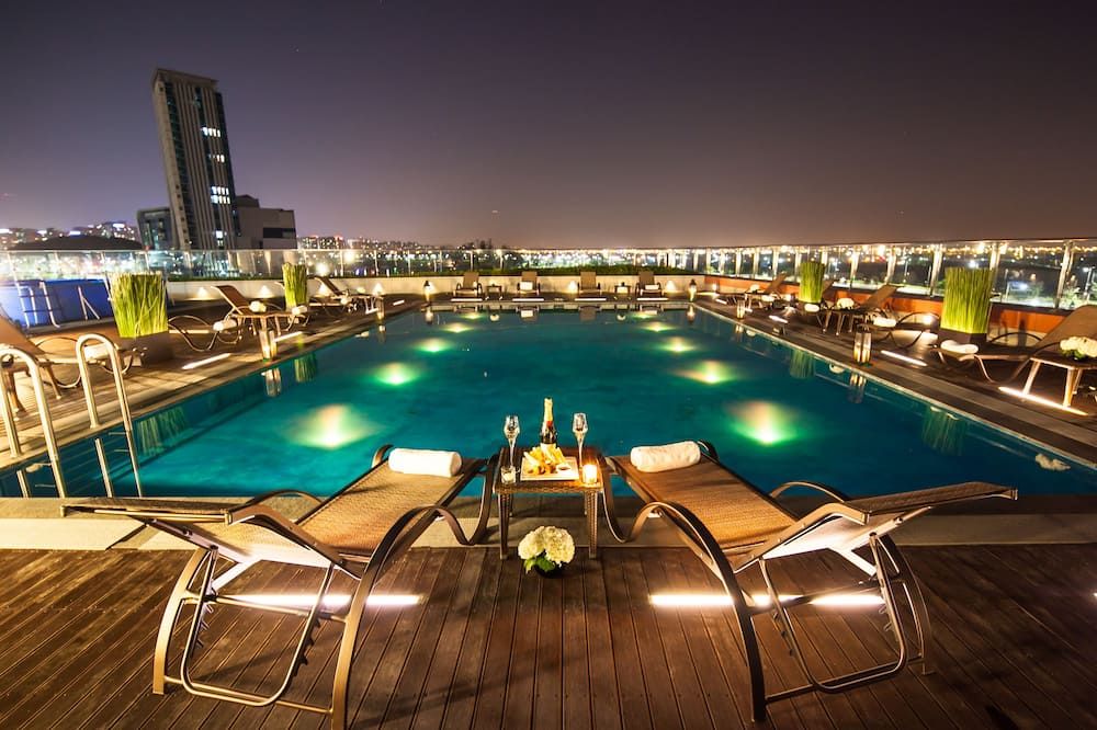 حوض السباحة