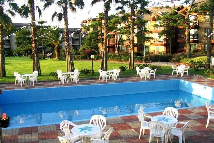 حوض السباحة