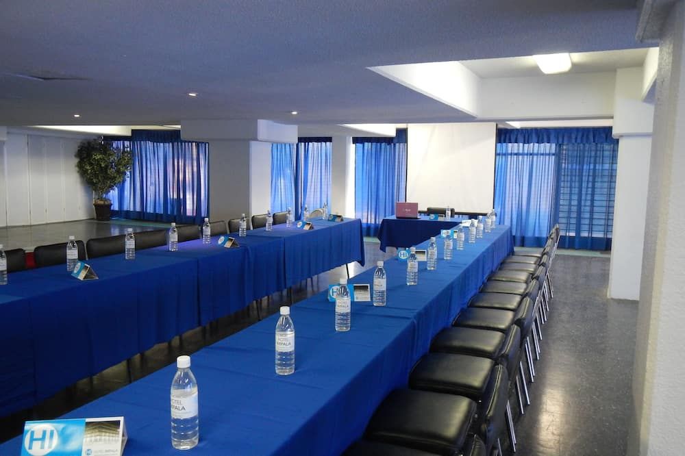 غرفة الاجتماعات