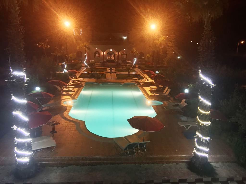 حوض السباحة