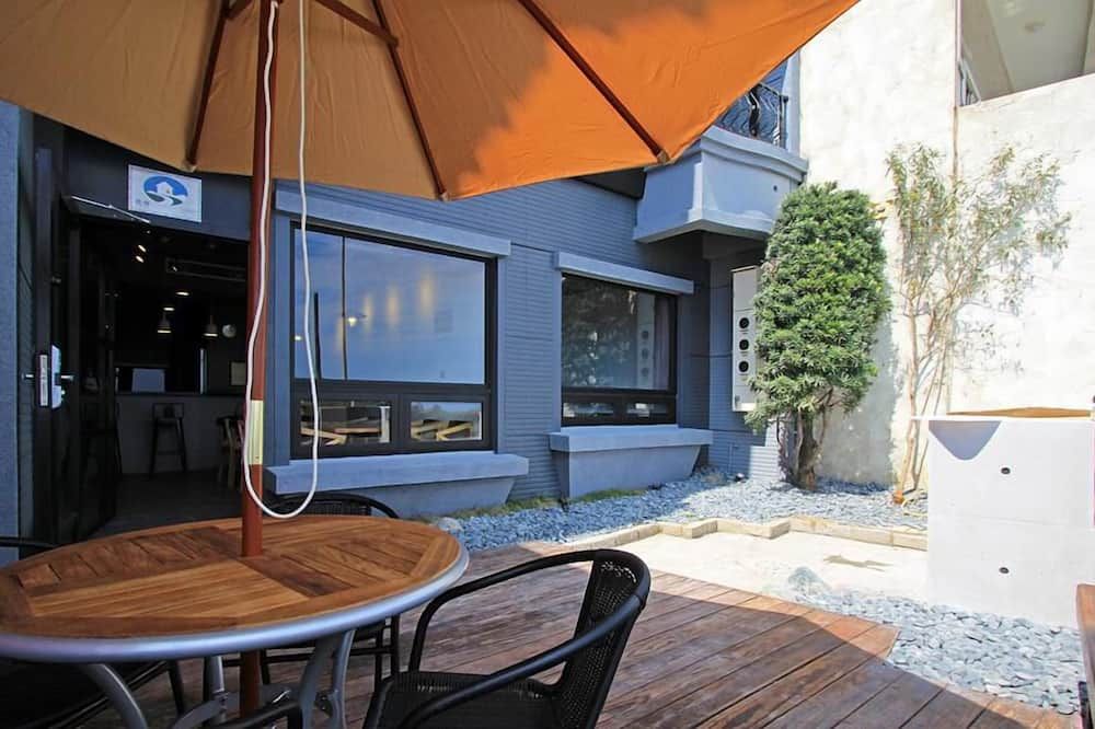 شرفة مرصوفة