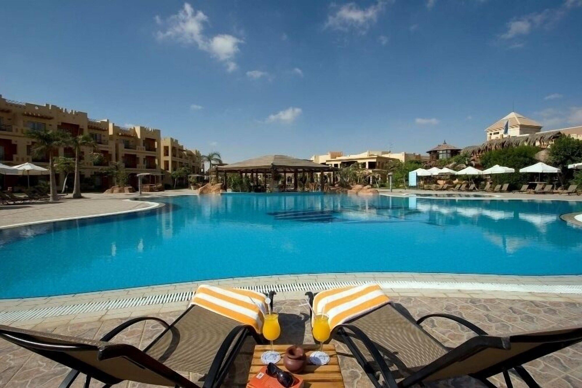 حوض السباحة صورة