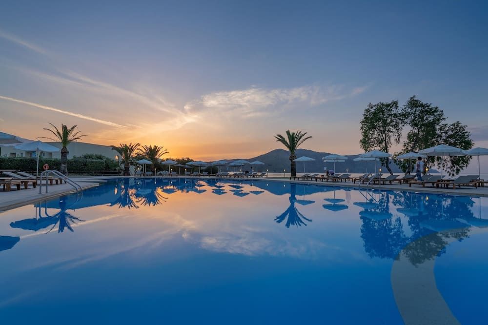 حوض السباحة صورة