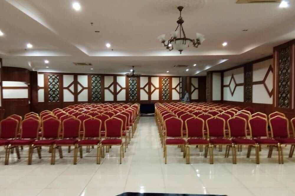 غرفة الاجتماعات