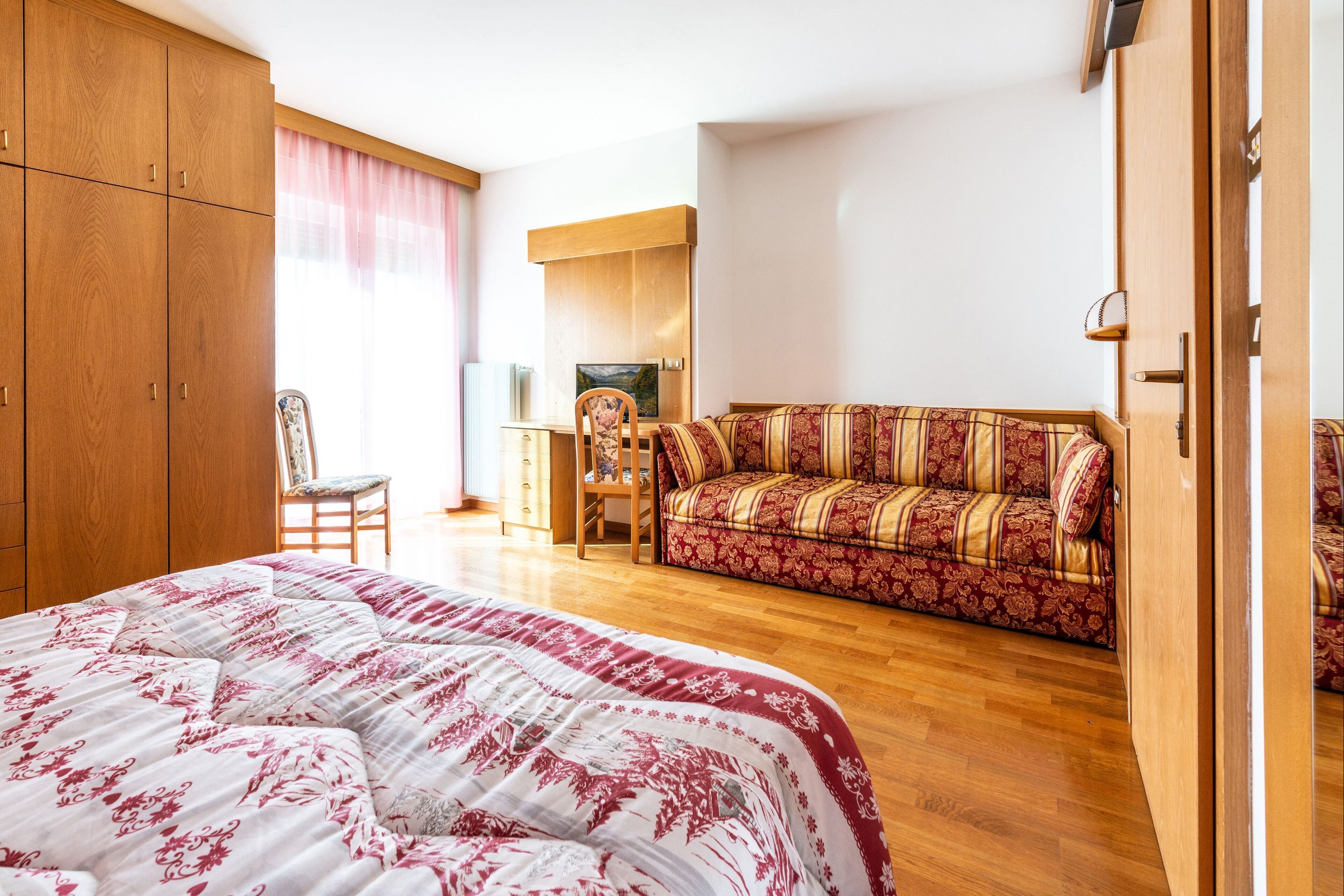 آخر