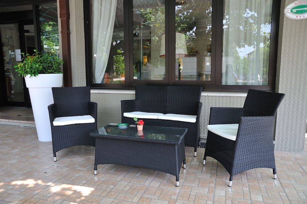 شرفة مرصوفة