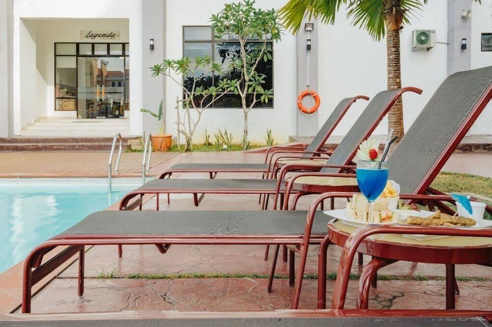 حوض السباحة