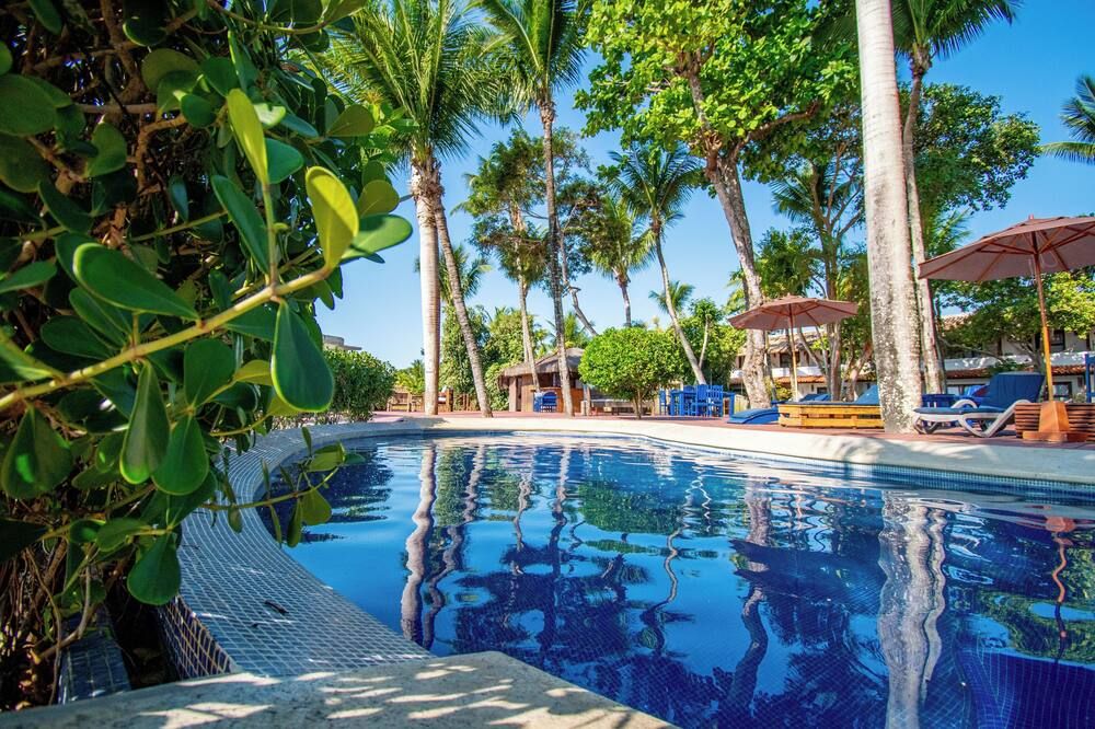 حوض السباحة