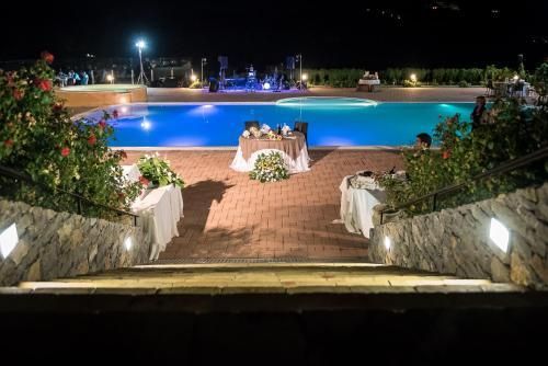 حوض السباحة