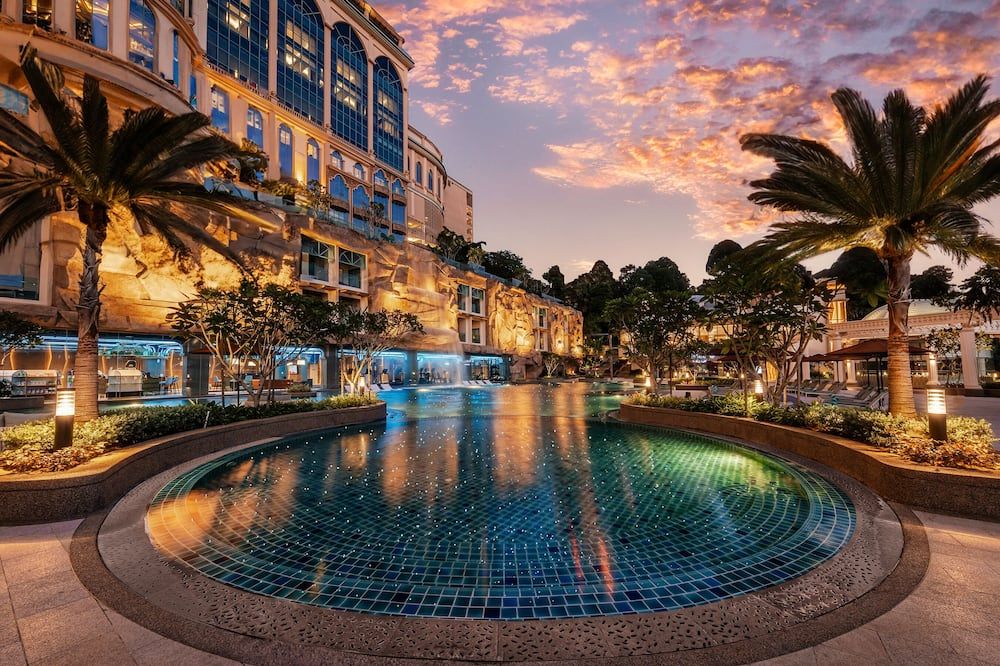 حوض السباحة صورة