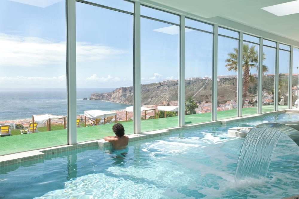 حوض السباحة