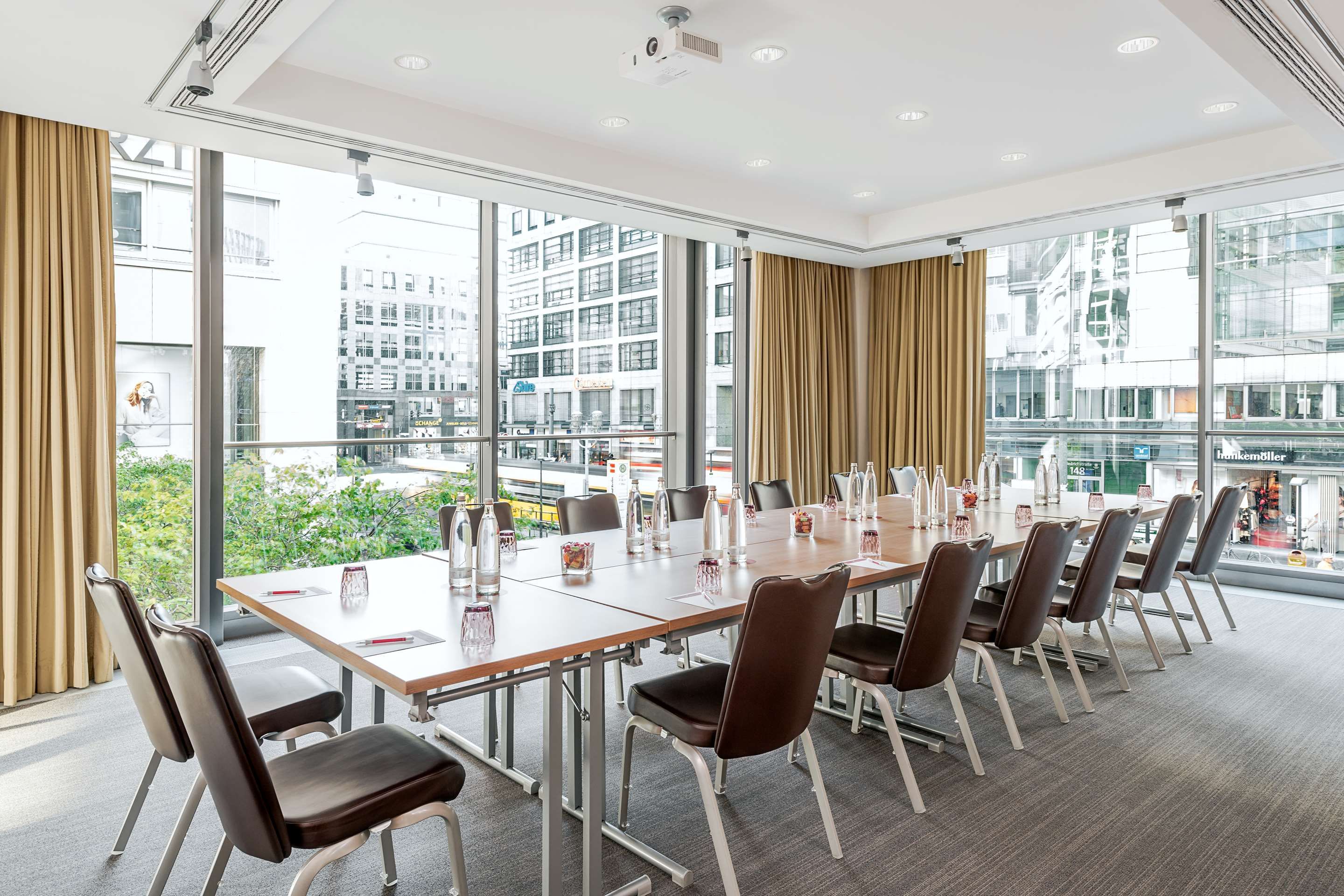 غرفة الاجتماعات