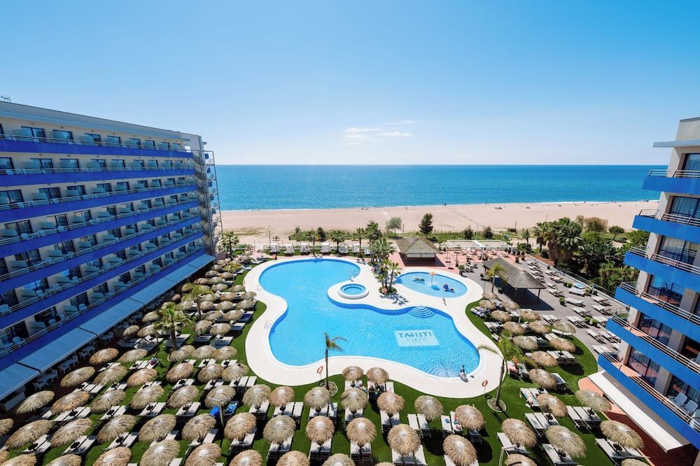 حوض السباحة