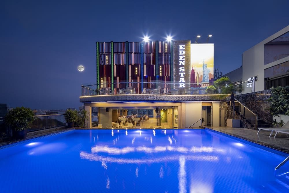 حوض السباحة صورة