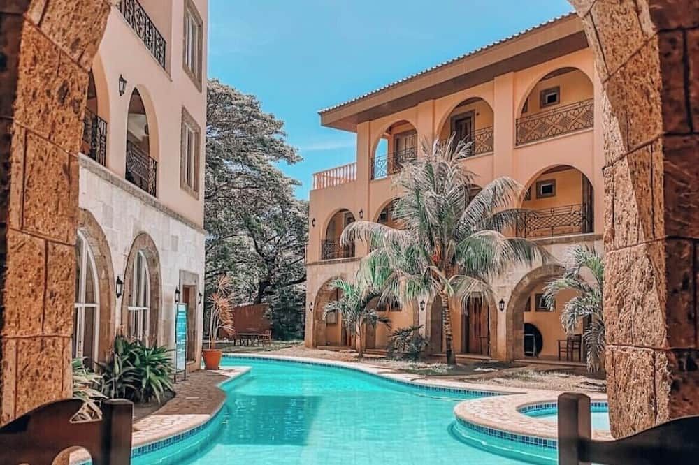 حوض السباحة صورة