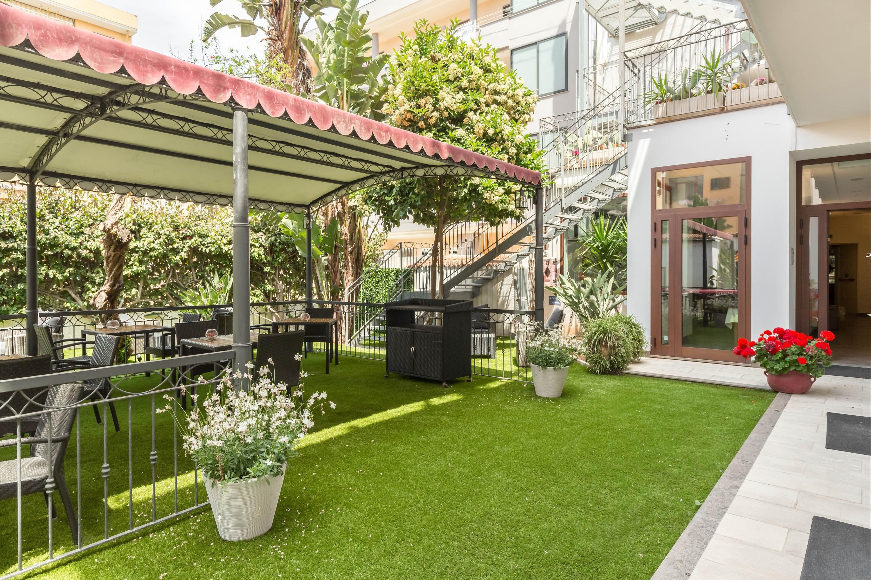 شرفة مرصوفة