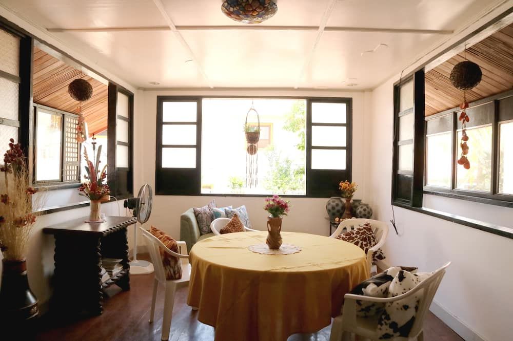 غرفة طعام صورة