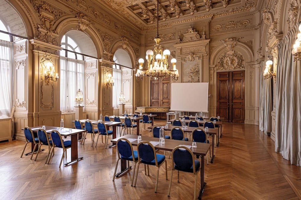 غرفة الاجتماعات