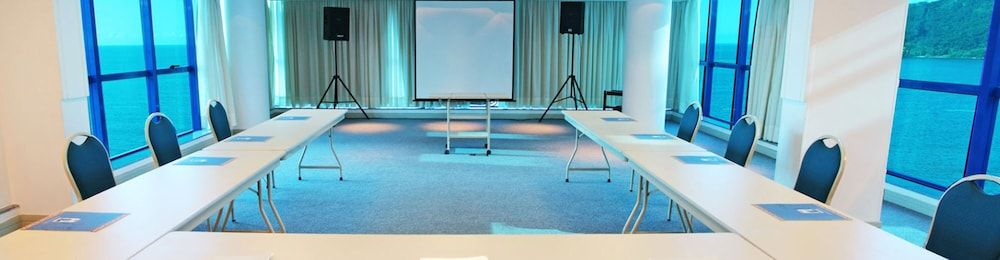 غرفة الاجتماعات