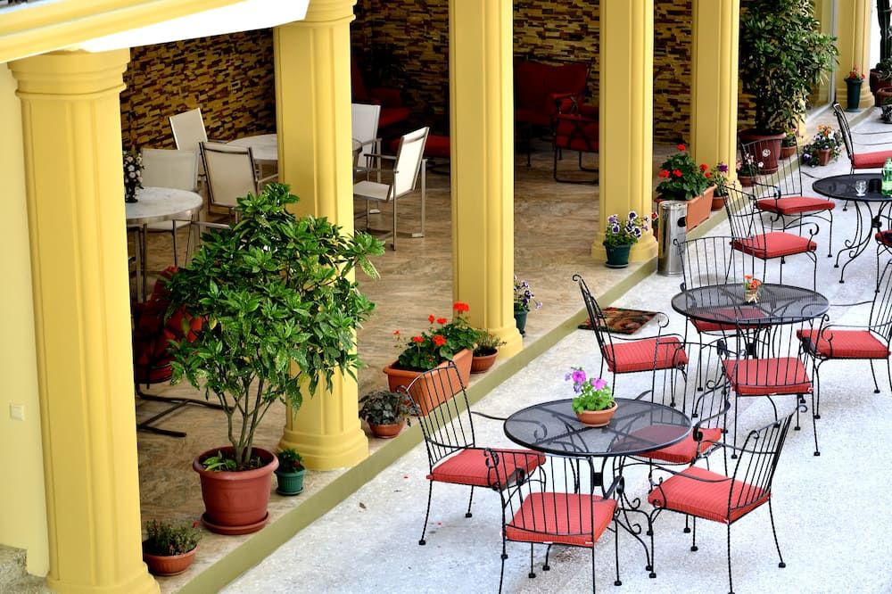 شرفة مرصوفة