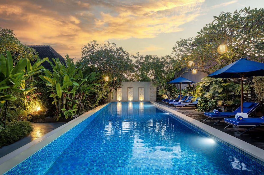 حوض السباحة صورة