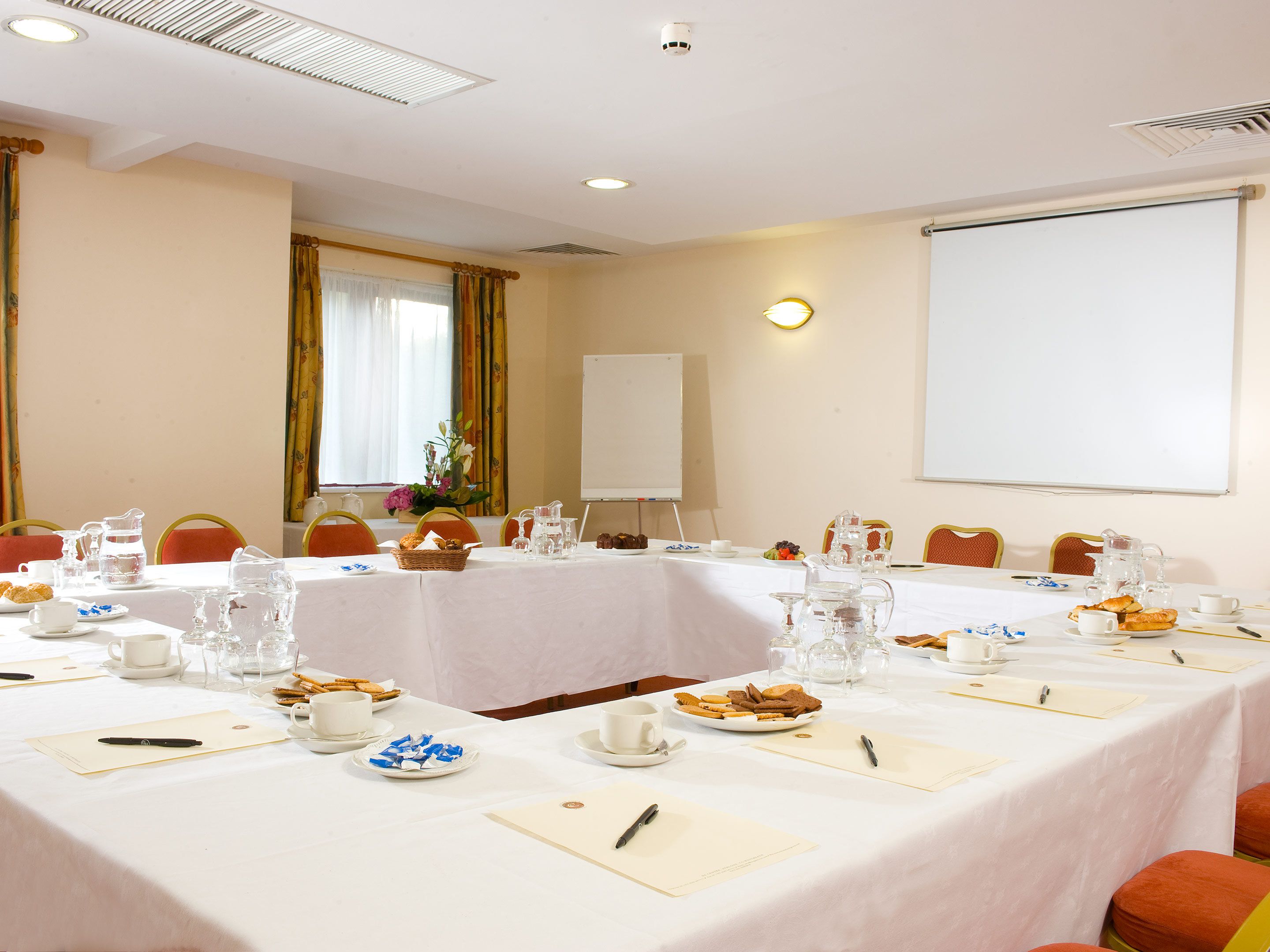 غرفة الاجتماعات