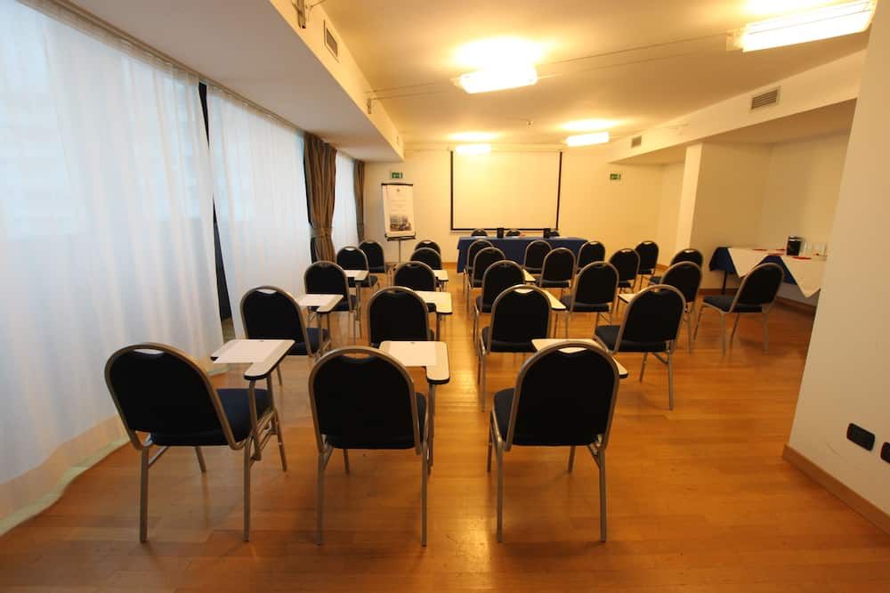 غرفة الاجتماعات