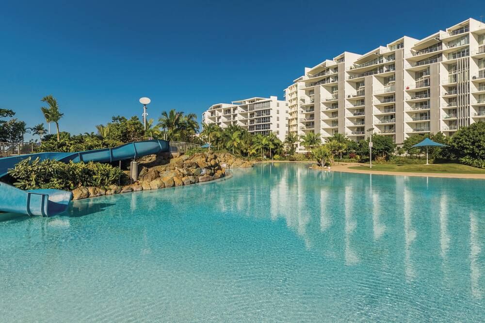 حوض السباحة صورة