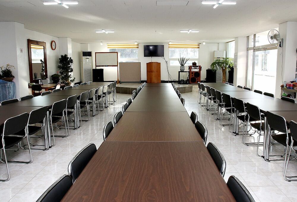 غرفة الاجتماعات