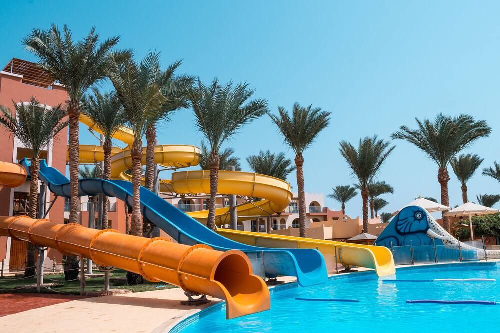 حوض السباحة