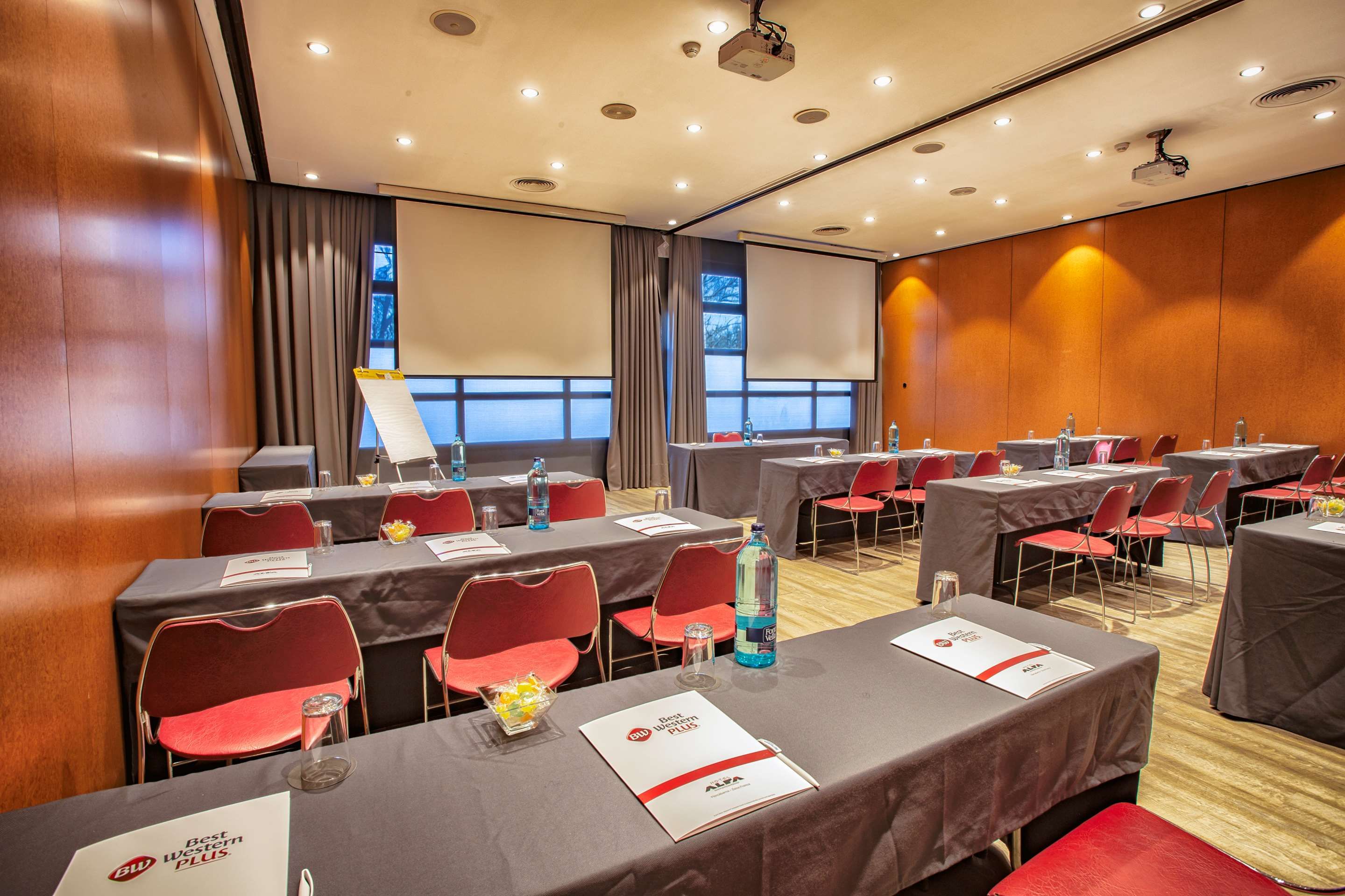 غرفة الاجتماعات